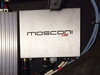 Установка усилителя Mosconi Gladen D2 100.4 DSP в Nissan Qashqai J11